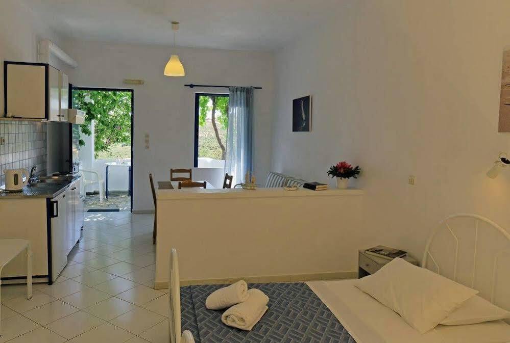 Spanos Apartments Áyios Pétros Exterior photo